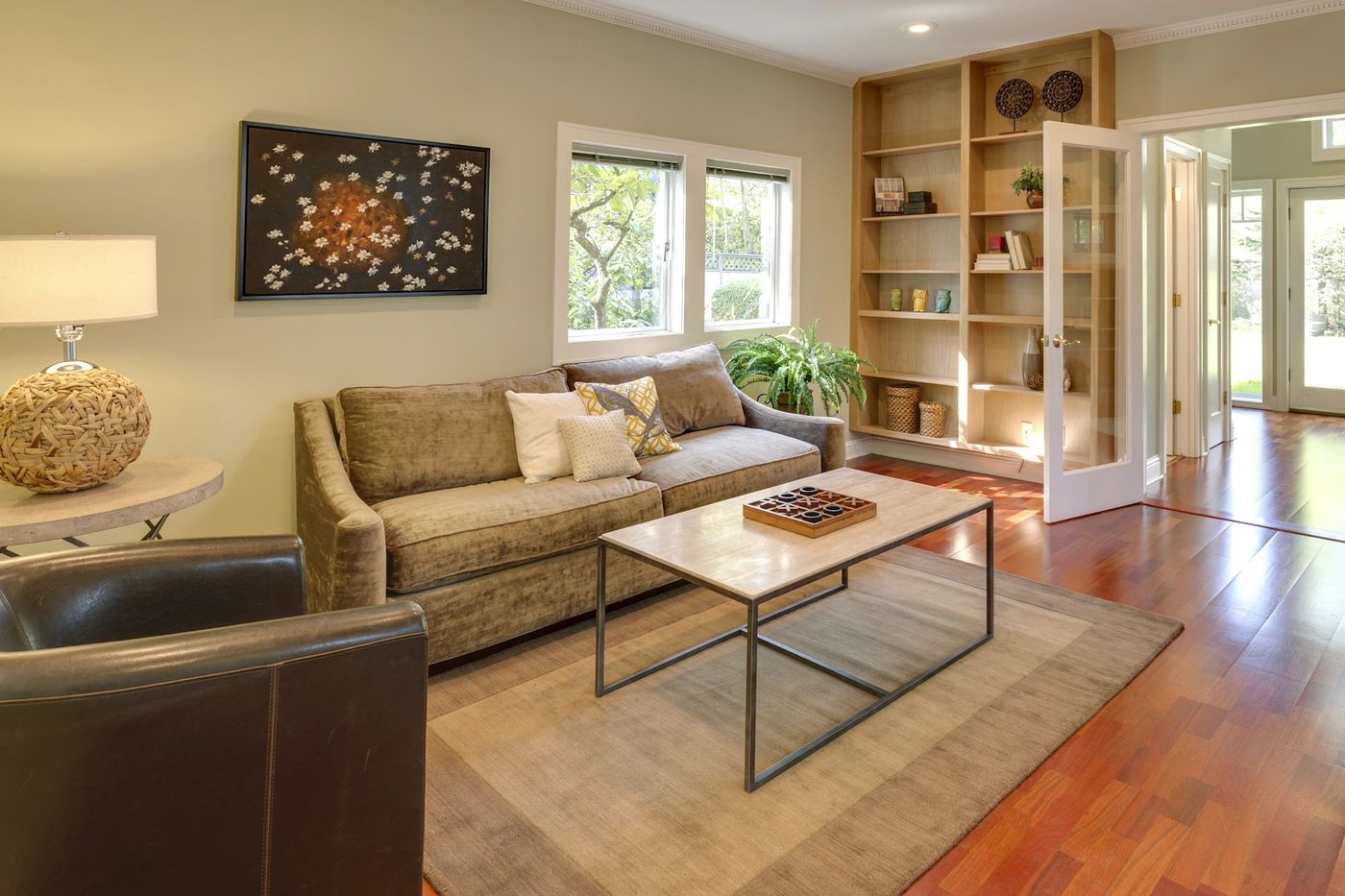 A bright, comfortable, freshly cleared living space